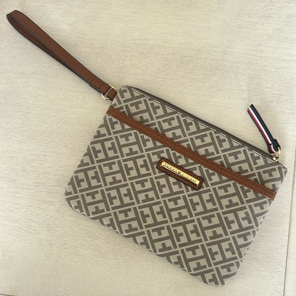 Tommy Hilfiger - Picture 1 of 4